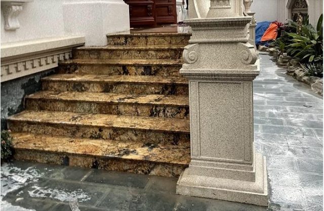                     Đá Granite Alaska ốp bậc tam cấp